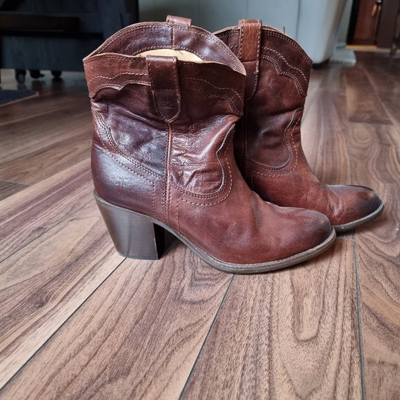 Frye Shoes - Brown Leather Frye Boots - Size 8